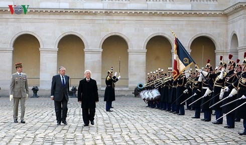 Visitas del máximo dirigente político vietnamita marcan hitos en las relaciones con Francia y Cuba  - ảnh 1