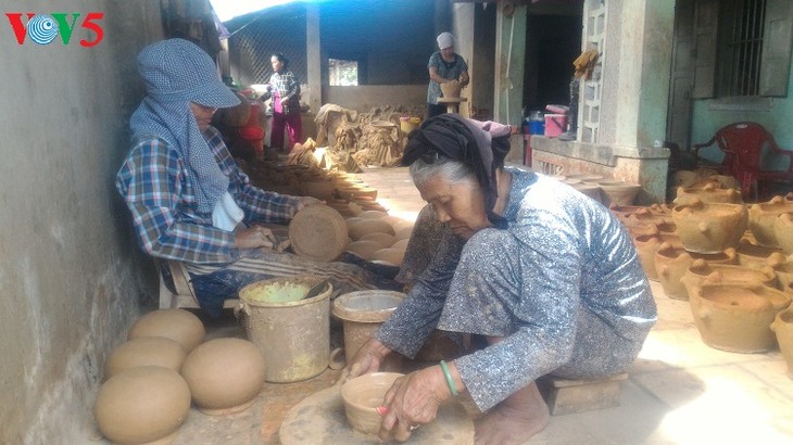 La artesanía de los Cham en busca de un nuevo aliento - ảnh 1