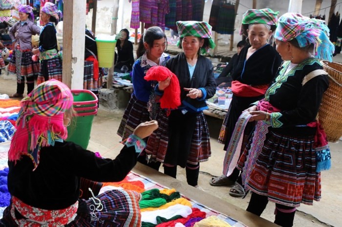 Un animado mercado de las zonas montañosas en Hanói  - ảnh 1