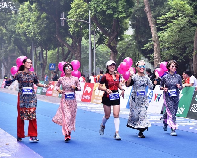 Celebrado Maratón Internacional Herencia de Hanói 2018 - ảnh 1