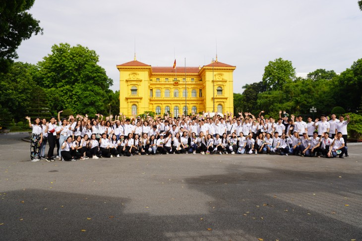 Jóvenes vietnamitas en ultramar inician actividades en el Campamento de Verano 2019 - ảnh 1