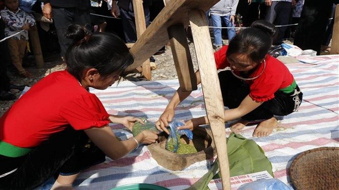 Fiesta del arroz en Tu Le honra valores tradicionales de la minoría étnica Thai - ảnh 1