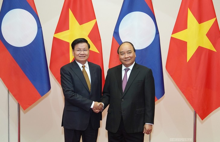 Inicia primer ministro de Laos visita oficial a Vietnam  - ảnh 1