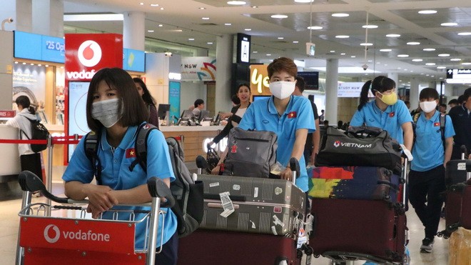 Equipo de fútbol femenino de Vietnam llega a Australia para el partido de play-off de los Juegos Olímpicos 2020 - ảnh 1