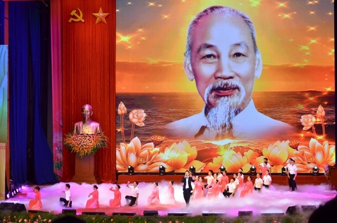 Presidente Ho Chi Minh dedicó su vida al Partido Comunista, al pueblo vietnamita y a los amigos internacionales - ảnh 1