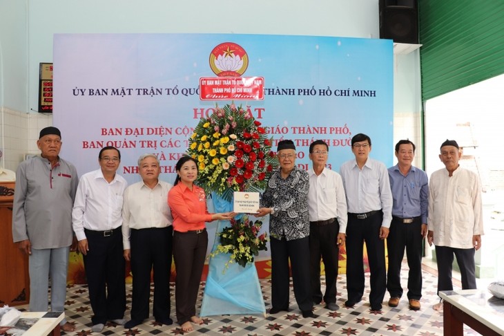 Comunidad musulmana en Vietnam celebra el mes sagrado del Ramadán - ảnh 1