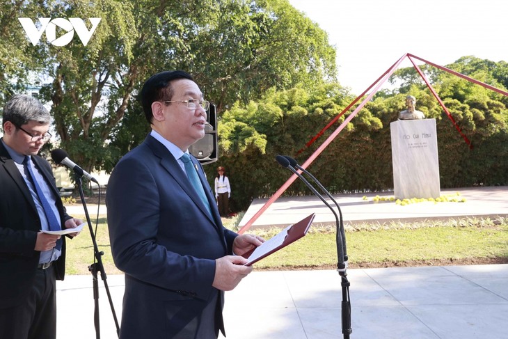 El Parque Ho Chi Minh es una obra de trascendencia histórica y cultural en La Habana, afirma Dinh Hue - ảnh 1