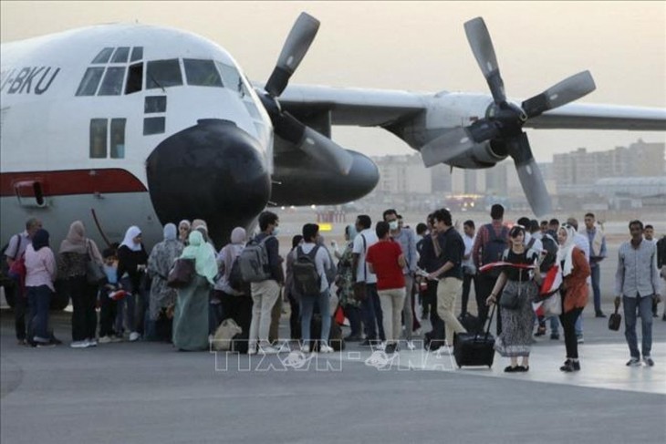 Estados Unidos comienza a evacuar ciudadanos de Sudán - ảnh 1