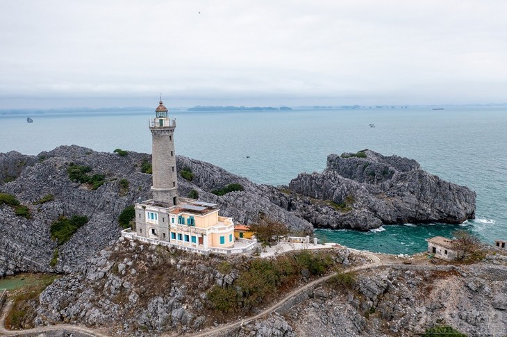 Faro de Long Chau, “ojo de Dios” frente a la alta mar - ảnh 1