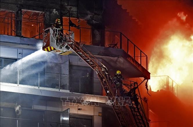 Valencia decreta tres días de luto por incendio de un edificio residencial - ảnh 1