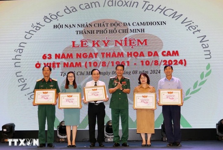 Ciudad Ho Chi Minh conmemora 63 años del “desastre del agente naranja” en Vietnam - ảnh 1