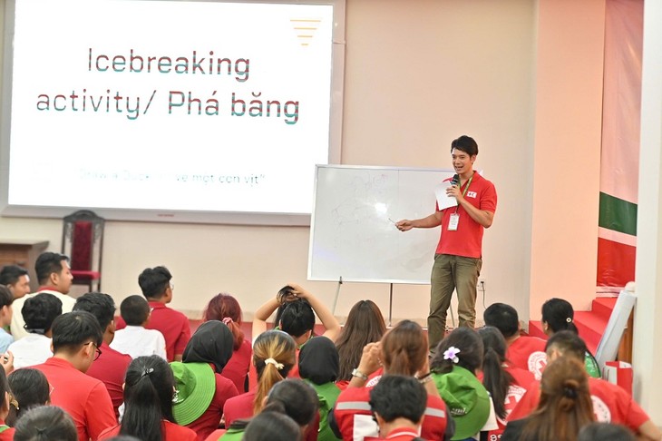 Un campamento que difunde la fuerza de jóvenes voluntarios en la comunidad - ảnh 2