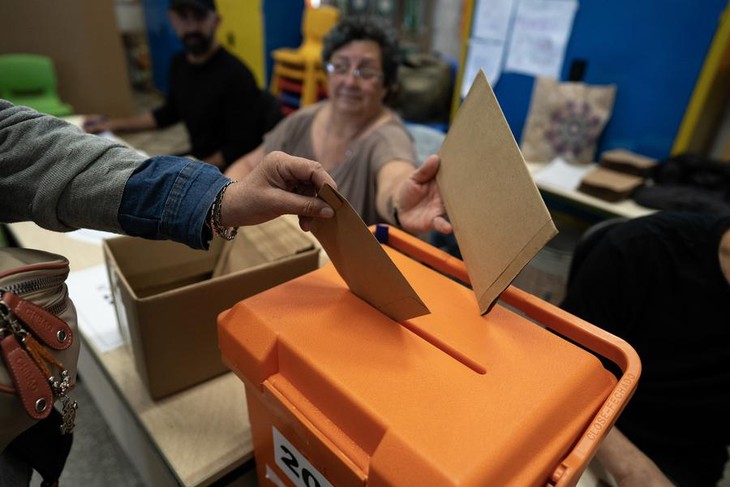 Comienza votación para elecciones presidenciales y parlamentarias en Uruguay  - ảnh 1