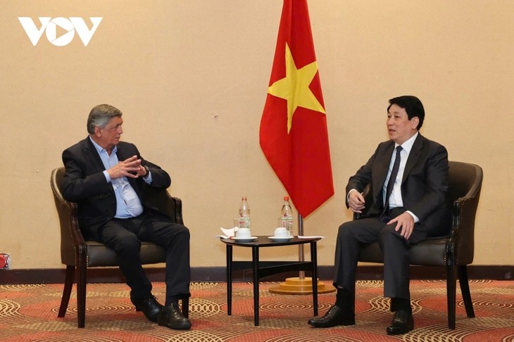 Presidente de Vietnam se reúne con dirigentes de partidos políticos de Chile  - ảnh 1