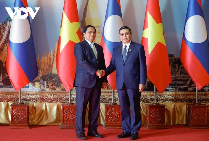 Primer Ministro de Vietnam se reúne con presidente de la Asamblea Nacional de Laos - ảnh 1