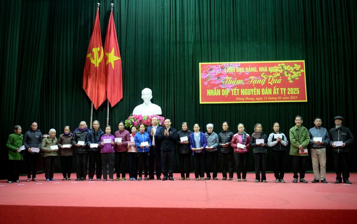 Vicepresidente del Parlamento visita provincia de Thai Binh en ocasión del Año Nuevo Lunar  - ảnh 1