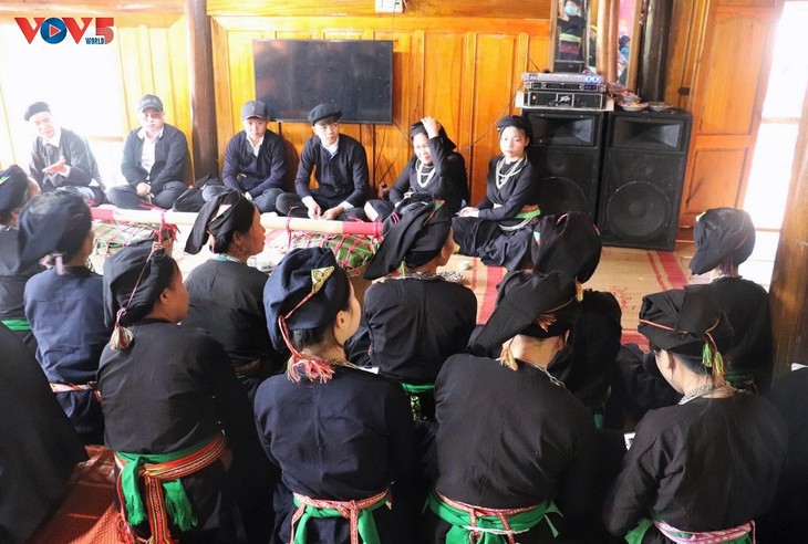 Canto Quan lang: Melodía tradicional en las bodas de los Tay, en Ha Giang - ảnh 1