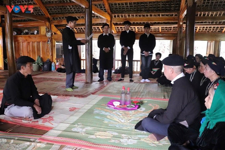 Canto Quan lang: Melodía tradicional en las bodas de los Tay, en Ha Giang - ảnh 2