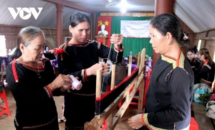 Tejido de brocado de los Ede en Dak Lak - ảnh 2