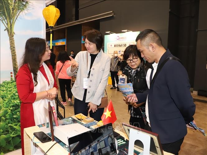 Turismo de Vietnam atrae la atención en feria de Hong Kong (China)  - ảnh 1