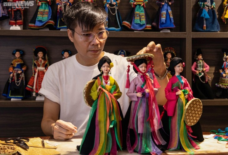 Artista vietnamita promueve la identidad cultural nacional a través de las muñecas  - ảnh 1