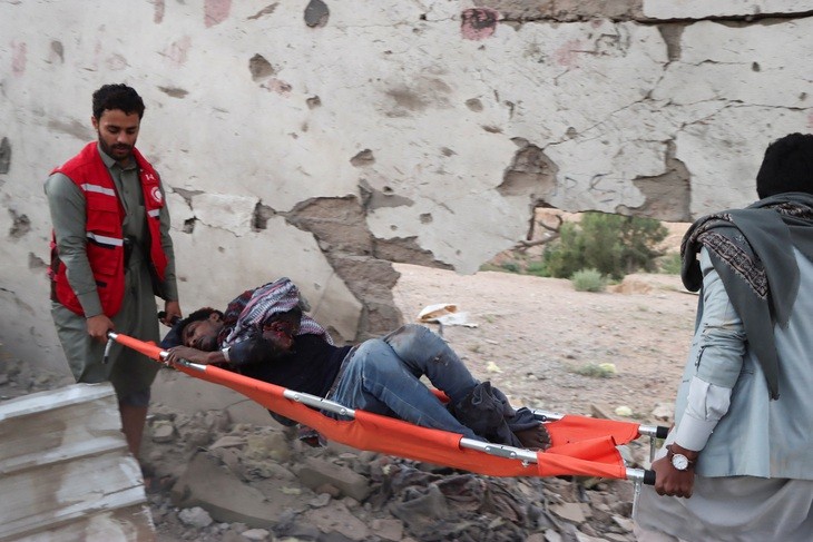 68 muertos en un ataque aéreo de Estados Unidos contra un centro de detención en Yemen - ảnh 1