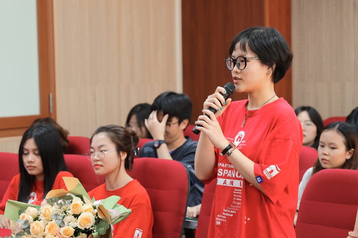 “El libro salvaje” de Juan Villoro: Difundiendo el amor por la lectura y promoviendo el intercambio cultural entre Vietnam y México - ảnh 5