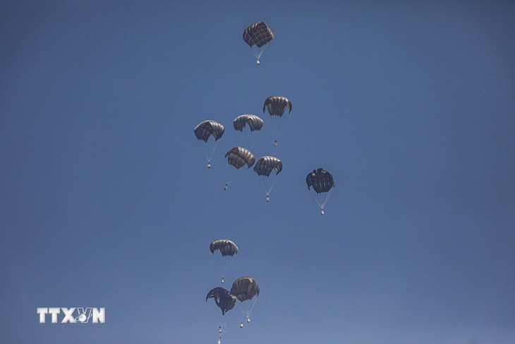 Diversos países intensifican el envío de ayuda humanitaria a la Franja de Gaza - ảnh 1