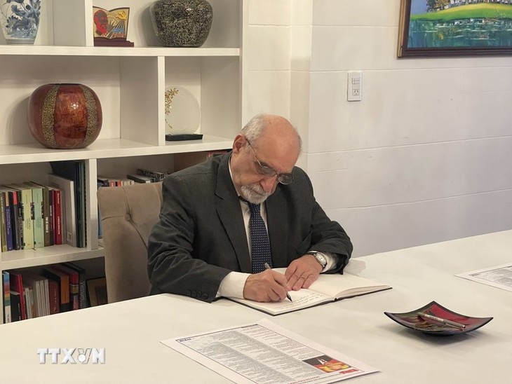 Dirigente comunista argentino resalta 80º aniversario de la Independencia de Vietnam - ảnh 1