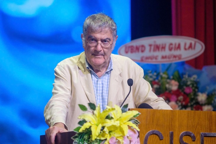 Ganador de premio Nobel 2012 participa en conferencia internacional sobre física cuántica en Vietnam - ảnh 1