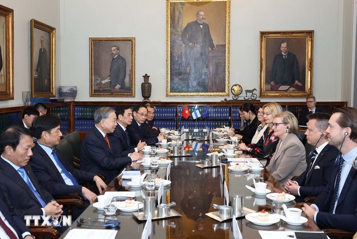 Secretario General del PCV se reúne con la Primera Vicepresidenta del Parlamento de Finlandia - ảnh 1