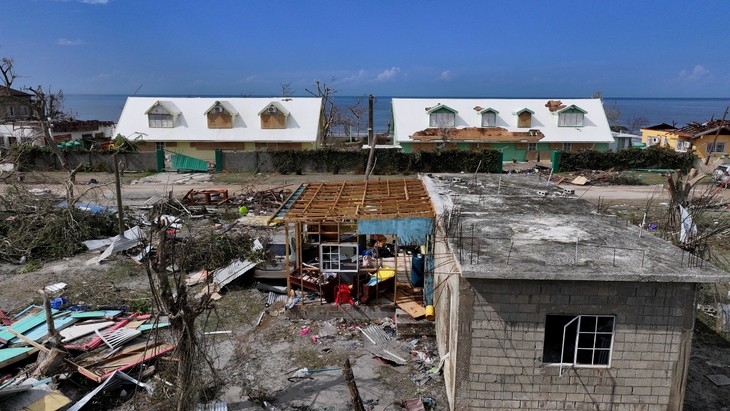 El huracán Melissa arrasa el Caribe y deja casi 50 muertos - ảnh 1