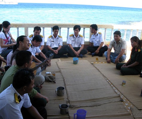 คณะกรรมการบริหาร “กองทุนเพื่อ TruongSa ที่รัก”ทำการประชุมนัดแรก - ảnh 1