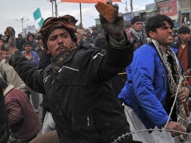 มีทหารสหรัฐ 5 นายที่มีส่วนเกี่ยวจข้องถึงเหตุเผาคัมภีอัลกุรอาน - ảnh 1