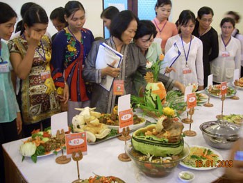 เฟสทีเวิลมะพร้าว 2012 - โอกาสประชาสัมพันธ์คุณค่าด้านเศรษฐกิจของมะพร้าว - ảnh 2