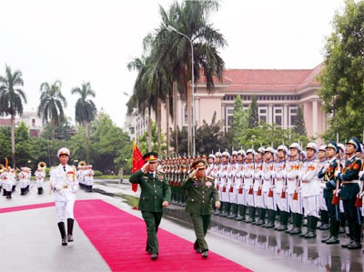 เจ้ากรมทบวงการเมืองกองทัพประชาชนลาวเยือนสันถวไมตรีเวียดนามอย่างเป็นทางการ - ảnh 1