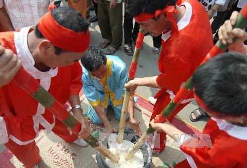 การประกวดทำขนมbánh chưng, bánh giầy เพื่อถวายในพิธีเซ่นไหว้บรรพกษัตริย์หุ่ง - ảnh 3