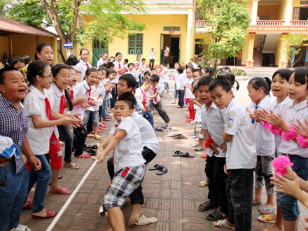 5 ปีการปฏิบัติขบวนการแข่งขัน “สร้างสรรค์โรงเรียนที่เป็นมิตรและนักเรียนมีส่วนร่วมอย่างเข้มแข็ง” - ảnh 1