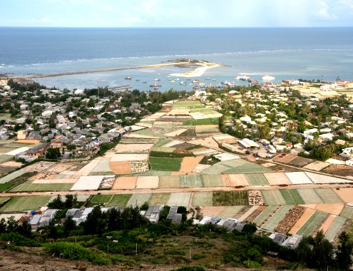 ผลักดันโครงการกระจายไฟฟ้าแห่งชาติไปสู่อำเภาะเกาะลี๊เซิน - ảnh 1