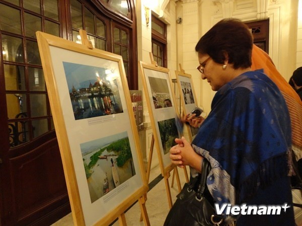 เปิดงานนิทรรศการ “บรรยากาศวัฒนธรรมอาเซียน” - ảnh 1