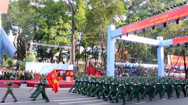 งานซ้อมใหญ่พิธีฉลองครบรอบ 40 ปีวันปลดปล่อยภาคใต้และรวมประเทศเป็นเอกภาพที่นครโฮจิมินห์ - ảnh 1