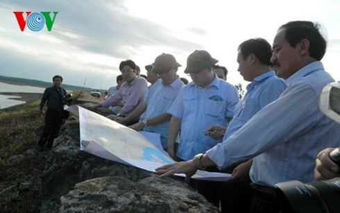 รองนายกรัฐมนตรี หว่างจุงหาย ตรวจสอบและชี้นำงานด้านการป้องกันและต่อต้านภัยแล้งในจังหวัดกว๋างจิ - ảnh 1