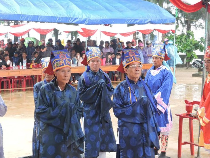 อำเภอเกาะลี้เซินจัดพิธี Khao lề thế ทหารหว่างซา - ảnh 1