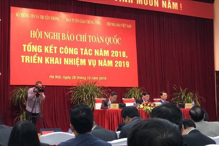 การประชุมทั่วประเทศเกี่ยวกับการปฏิบัติหน้าที่ในปี 2019 ของสื่อมวลชน - ảnh 1