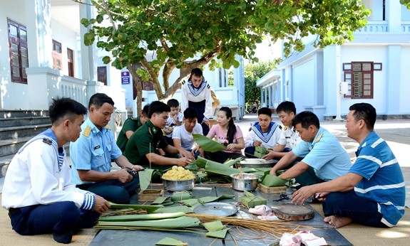 ตรุษเต๊ตที่อบอุ่นของเจ้าหน้าที่ทหารและประชาชนบนอำเภอเกาะเจื่องซาหรือสเปรตลีย์ - ảnh 2