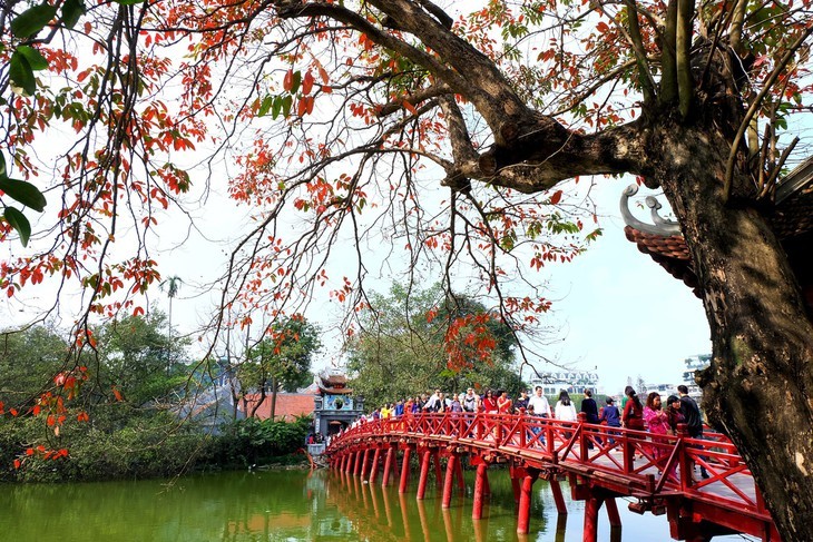 งานนิทรรศการการกุศล “ขบวนการนำแสงสว่าง” ดึงดูดผู้เข้าชมเป็นจำนวนมาก - ảnh 23