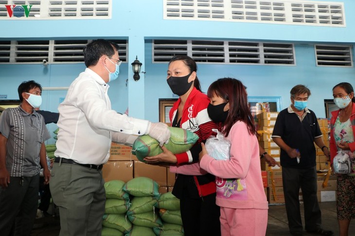 สถานประกอบการเวียดนามร่วมแรงร่วมใจกับรัฐบาลกัมพูชาป้องกันและรับมือการแพร่ระบาดของโรคโควิด-19 - ảnh 1