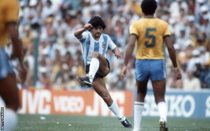 ซุปเปอร์สตาร์ตลอดกาลแห่งวงการฟุตบอล Diego Maradona - ảnh 7