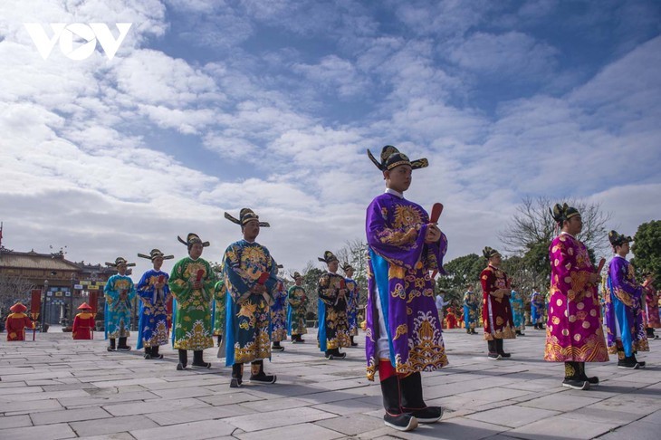 สาธิตพิธีเข้าเฝ้ากษัตริย์ในวันที่ 1 ตรุษเต๊ต - ảnh 11