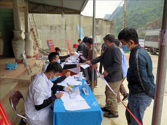 วันที่ 22 กุมภาพันธ์ เวียดนามพบผู้ติดเชื้อโรคโควิด-19 เพิ่มอีก 9 ราย ส่วนทั่วโลกมีผู้เสียชีวิต 2.47 ล้านราย - ảnh 1